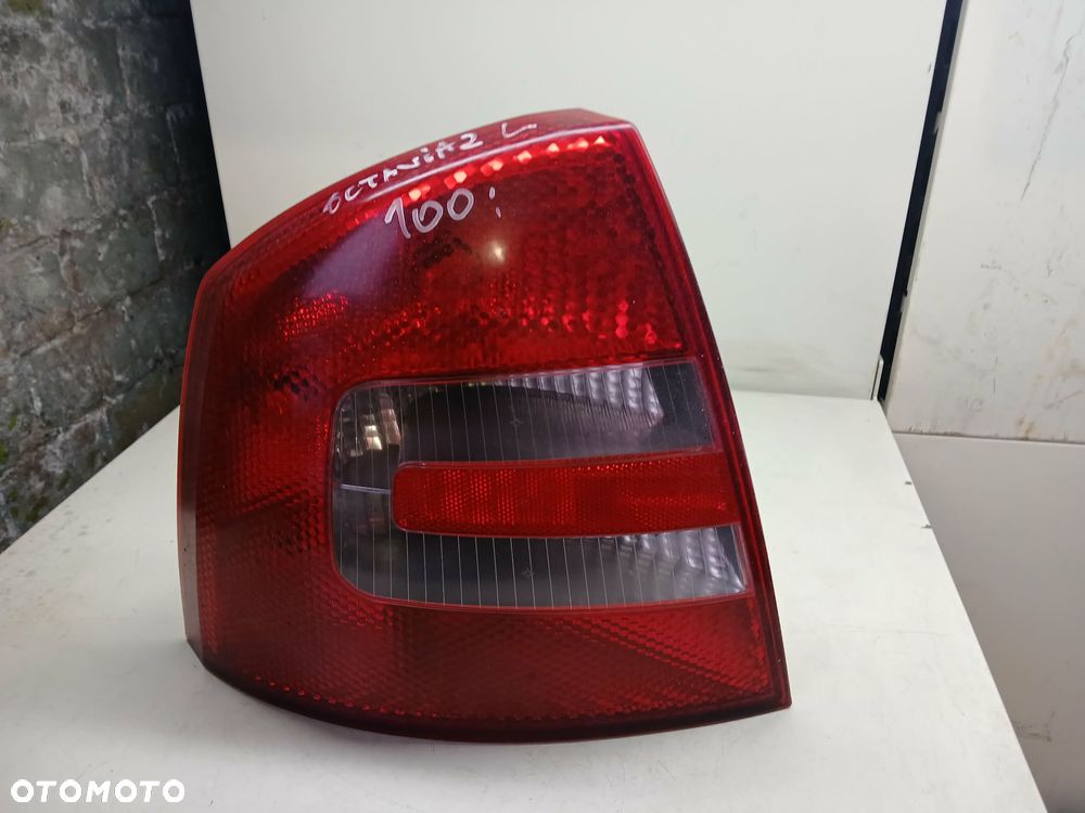 Skoda Octavia II Lampa tylna prawa, lewa. - 1