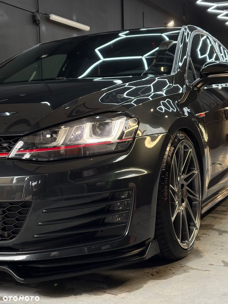 Volkswagen Golf - 5