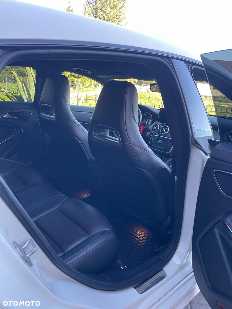 Mercedes-Benz CLA 250 7G-DCT AMG Line - 32