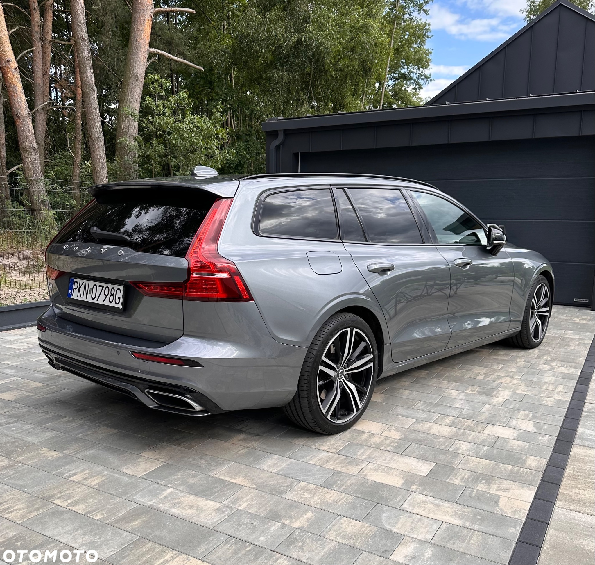 Volvo V60 T8 AWD Plug-In Hybrid R-Design - 2