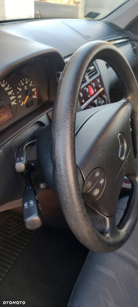 Mercedes-Benz Klasa E 200 Kompressor Classic - 18