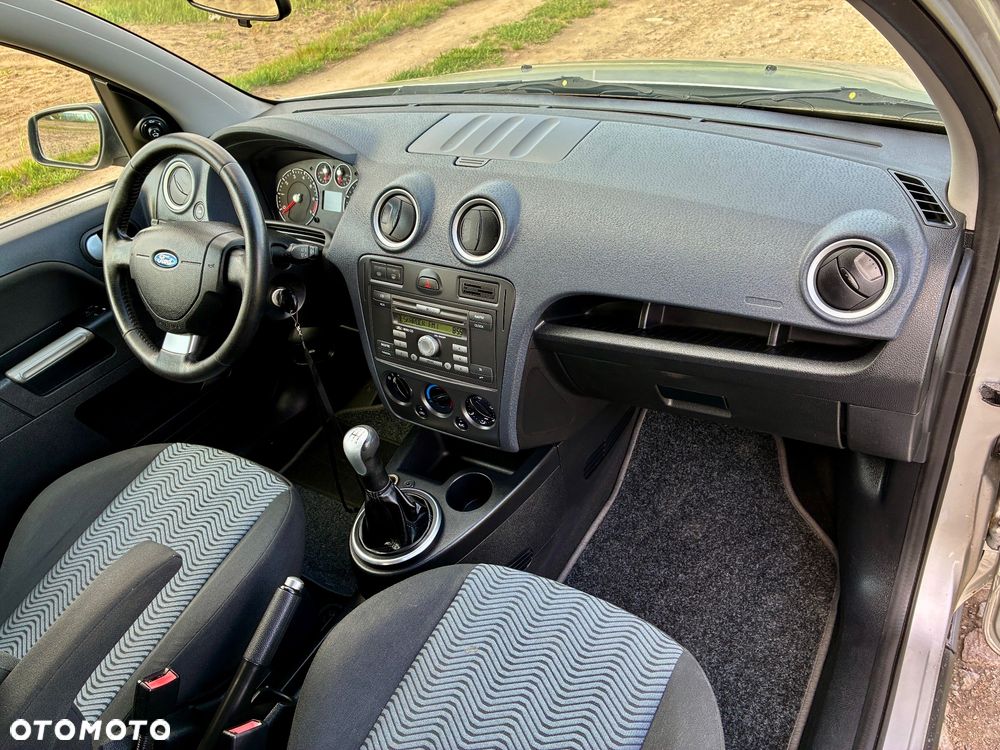 Ford Fusion 1.6 + - 26