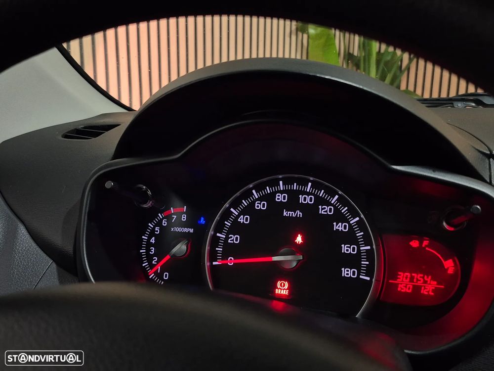 Suzuki Celerio 1.0 GL - 12