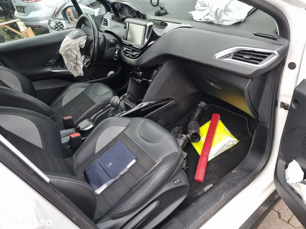 Peugeot 2008 1.2 Pure Tech Allure S&S EAT6 - 7