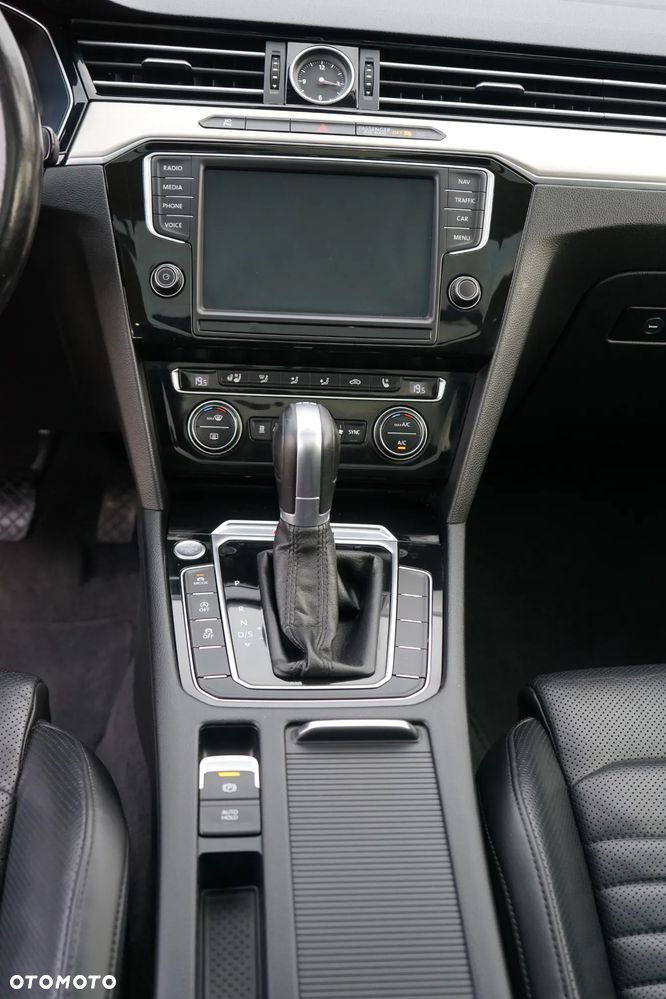 Volkswagen Passat 2.0 TDI Bi-Turbo BMT 4Mot Highline DSG - 19