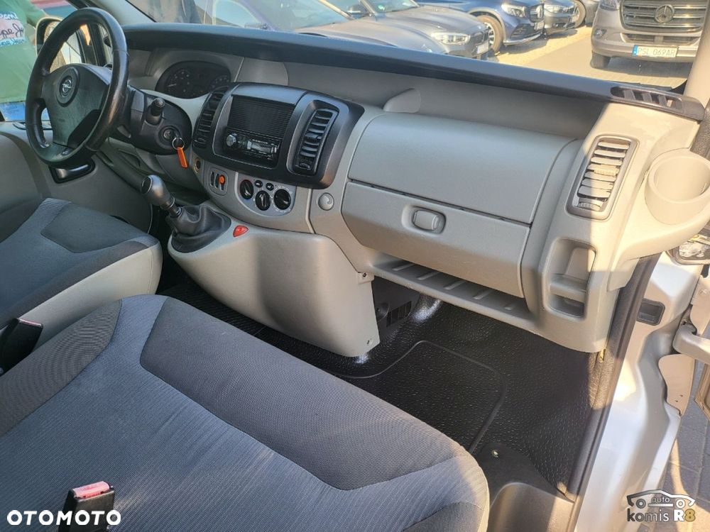 Opel Vivaro - 10
