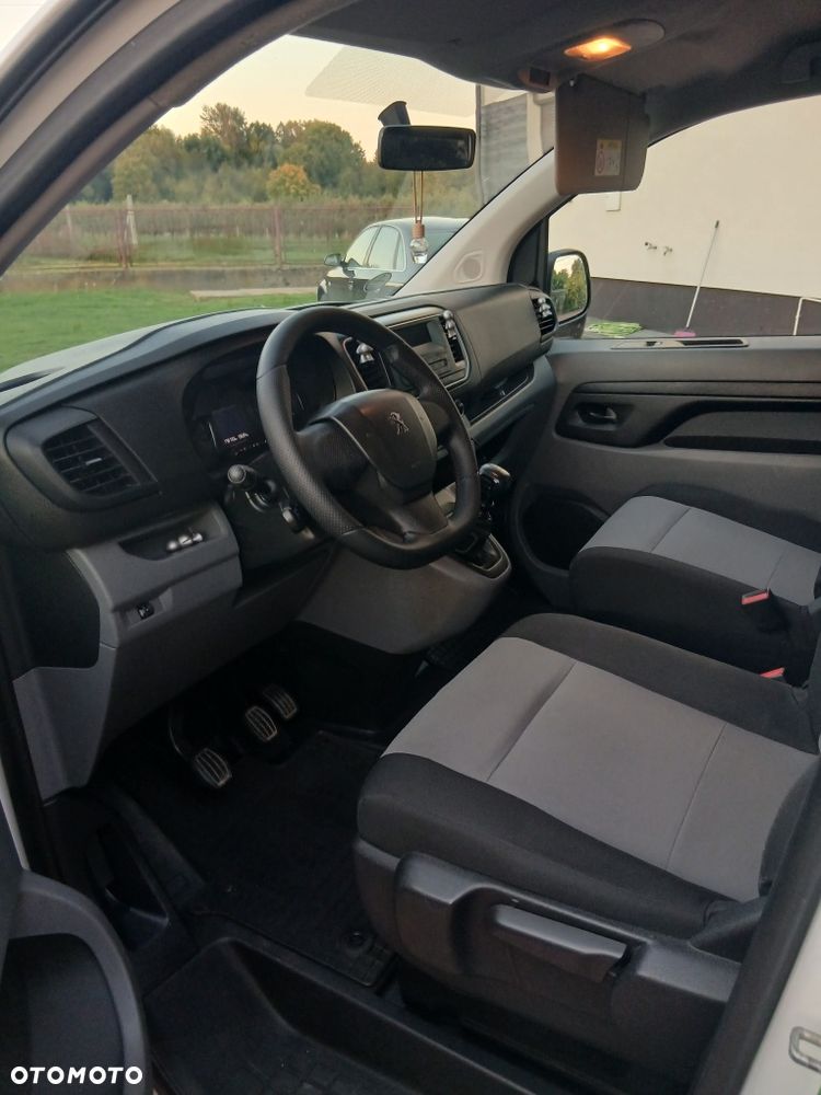 Peugeot Traveller - 12