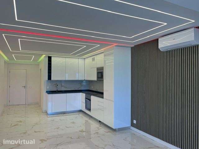 Apartamento, recuperado, para venda, Loulé - Quarteira - Grande imagem: 2/13