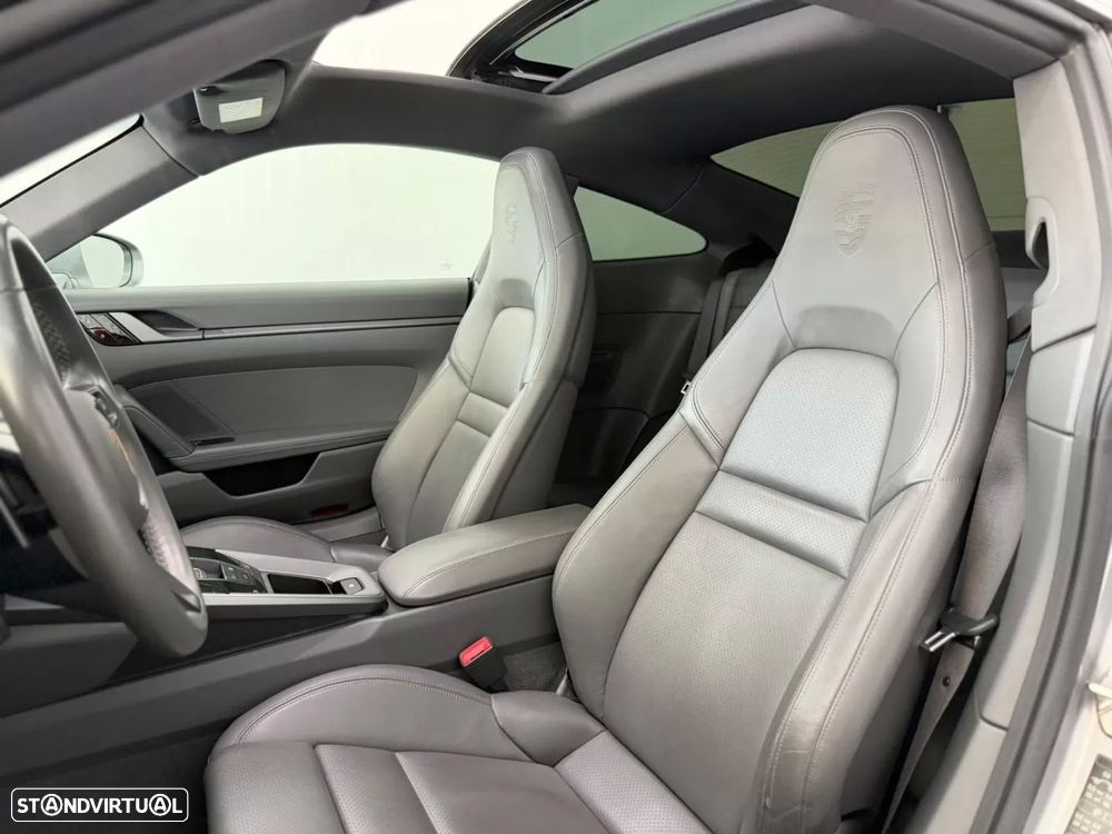 Porsche 911 (992) Carrera PDK - 21