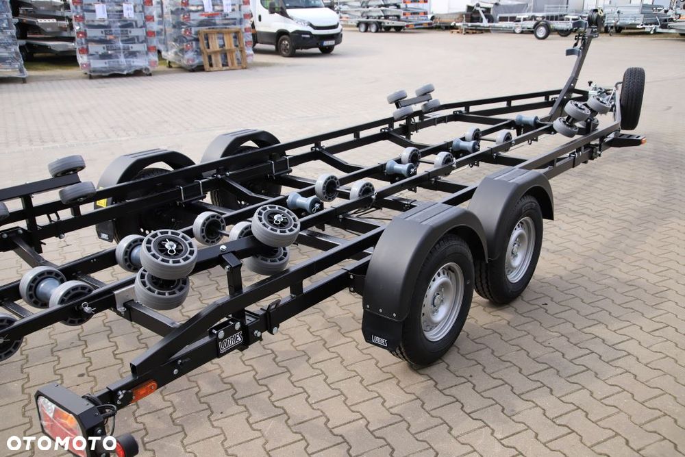 Lorries Przyczepa Podłodziowa PP30-8025 w Kolorze Czarnym Do Łodzi Max 7,8 M DMC 3000 kg Tylne Lampy LED - 11