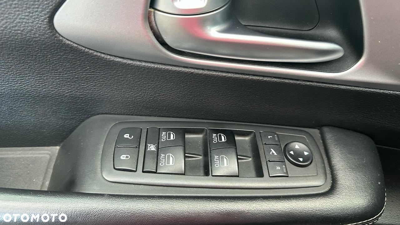 Chrysler Pacifica - 26