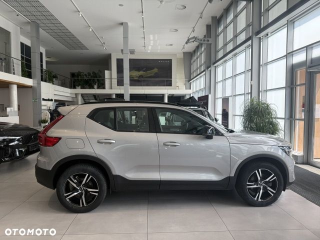 Volvo XC 40 B3 Plus Dark - 12