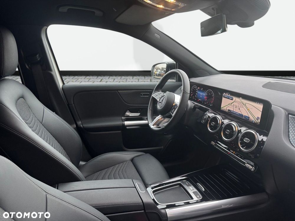 Mercedes-Benz GLA - 16