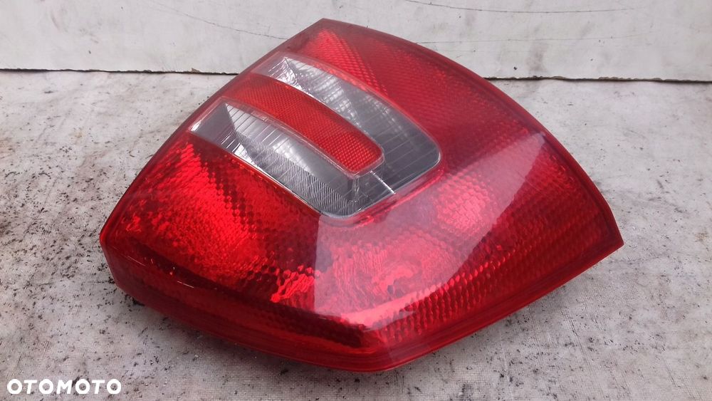 LAMPA LEWY TYŁ TYLNA SKODA OCTAVIA II HB 04-08 - 2