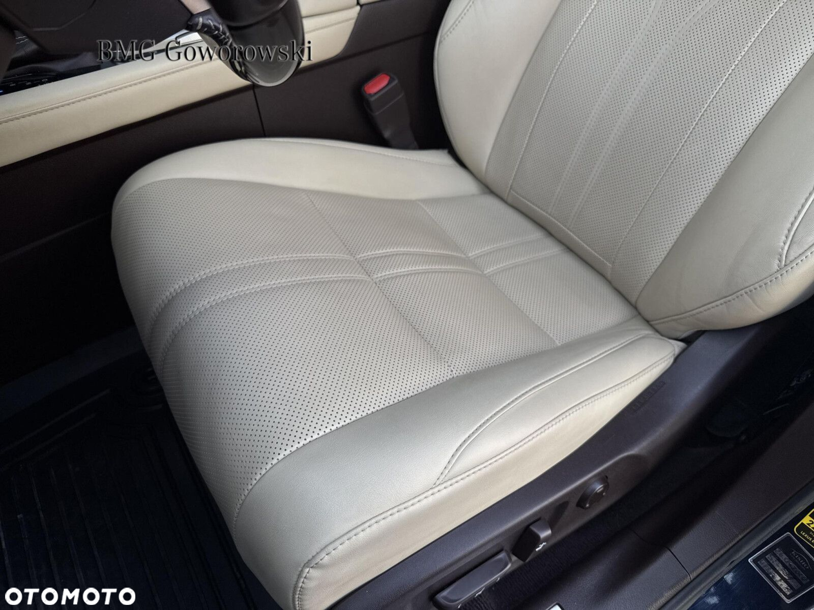 Lexus RX 450h Omotenashi - 12