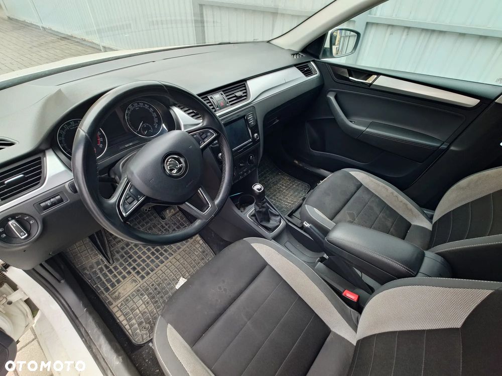Skoda RAPID - 12