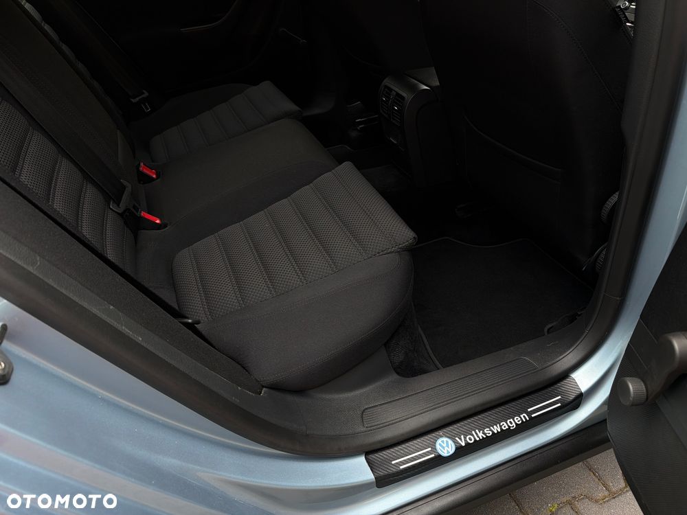 Volkswagen Passat - 35