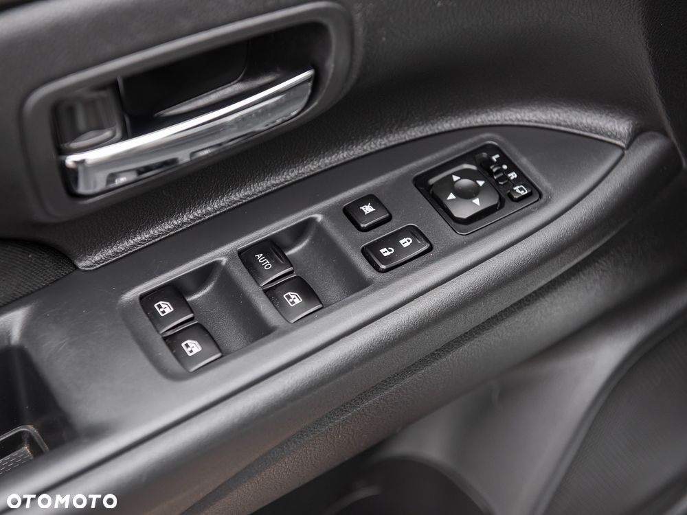 Mitsubishi Outlander - 16