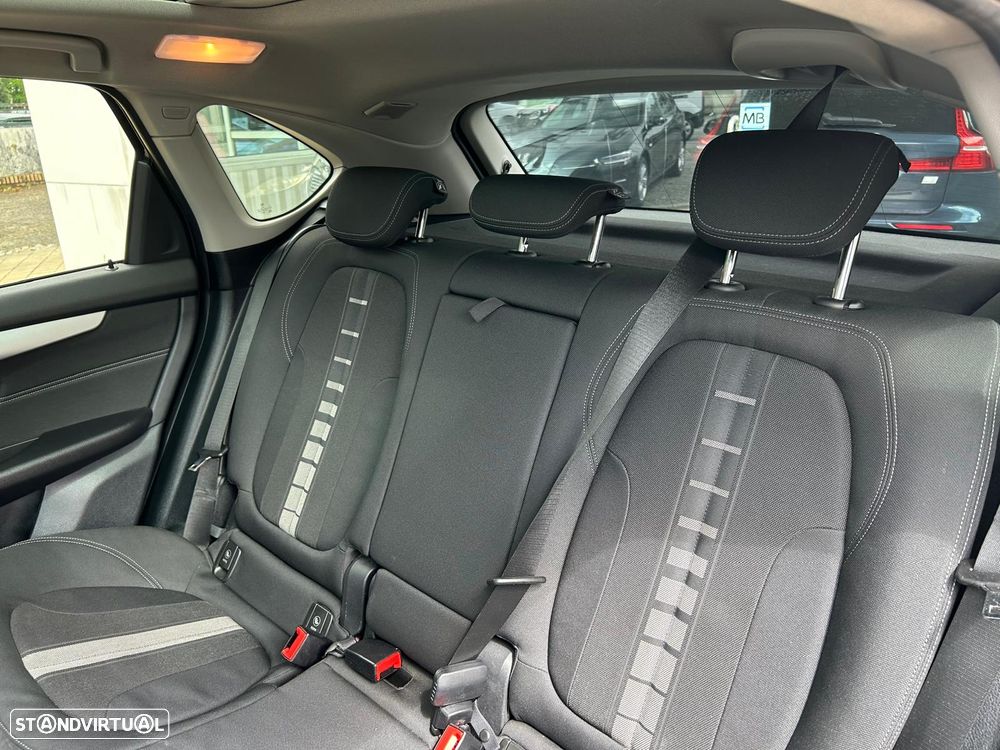 BMW 230xe Active Tourer - 9