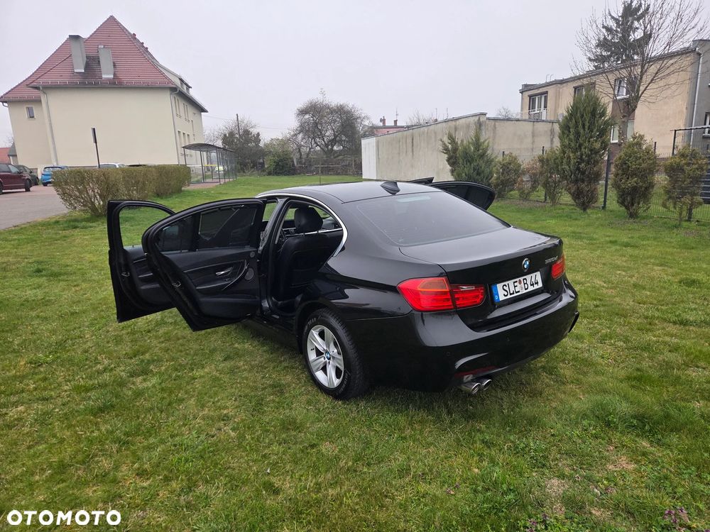 BMW Seria 3 320d Blue Performance Luxury Line - 4