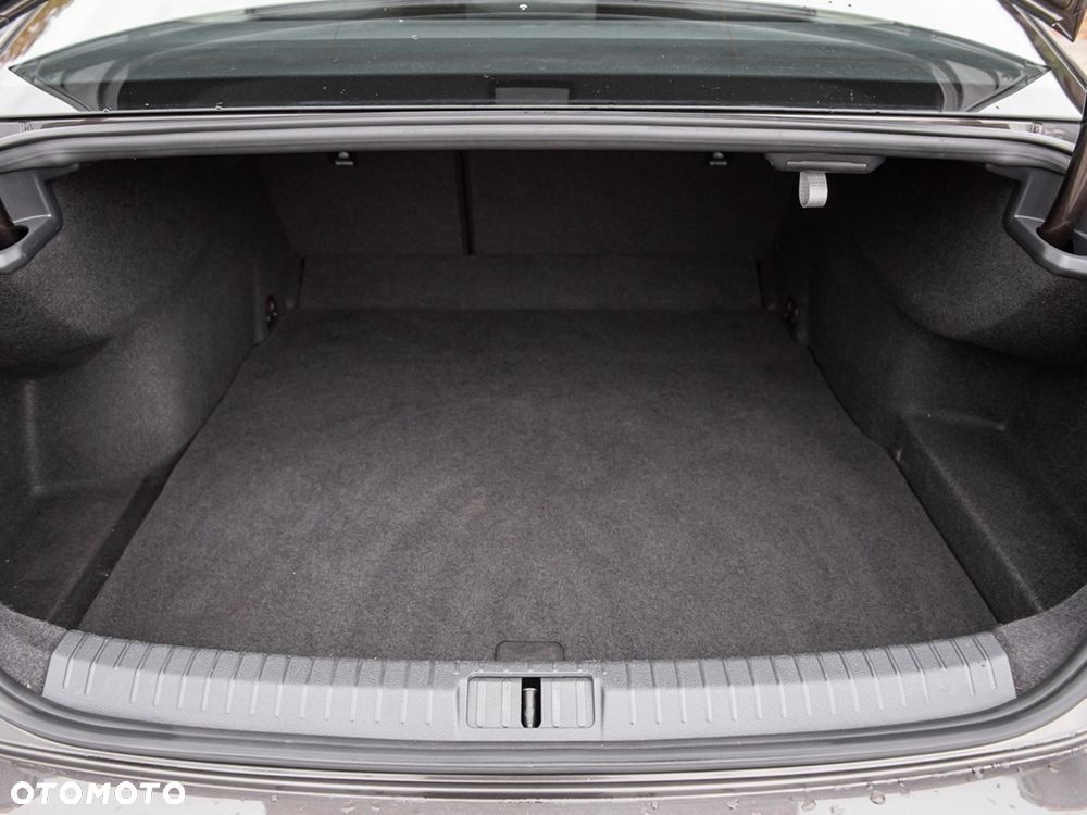 Volkswagen Passat - 28