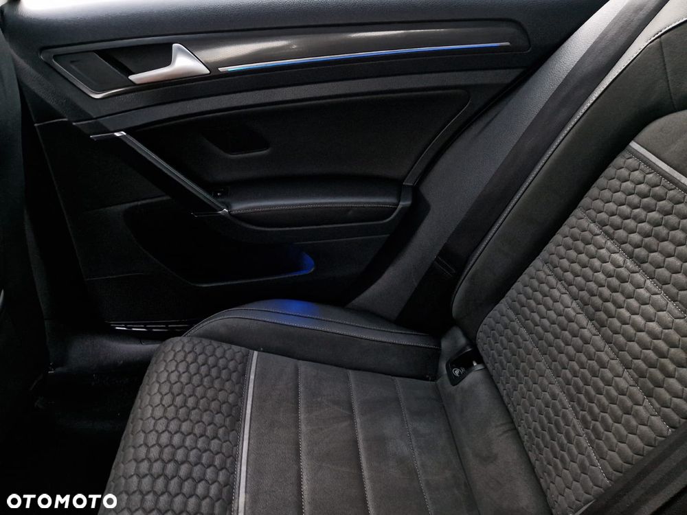 Volkswagen Golf - 30