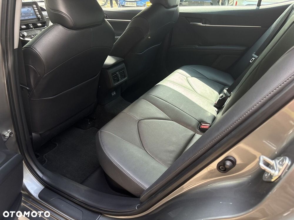 Toyota Camry 2.5 Hybrid Comfort CVT - 28