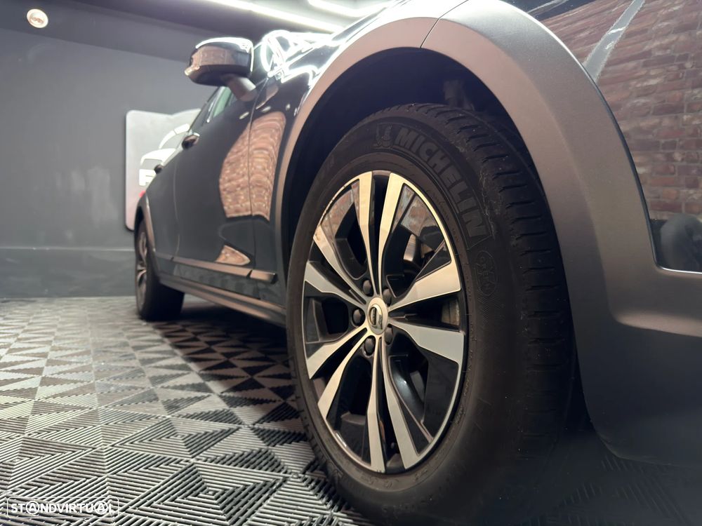 Volvo V90 Cross Country 2.0 D4 Pro AWD Geartronic - 3