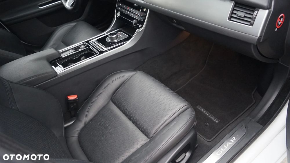 Jaguar XF 2.0 i4D AWD Prestige - 20