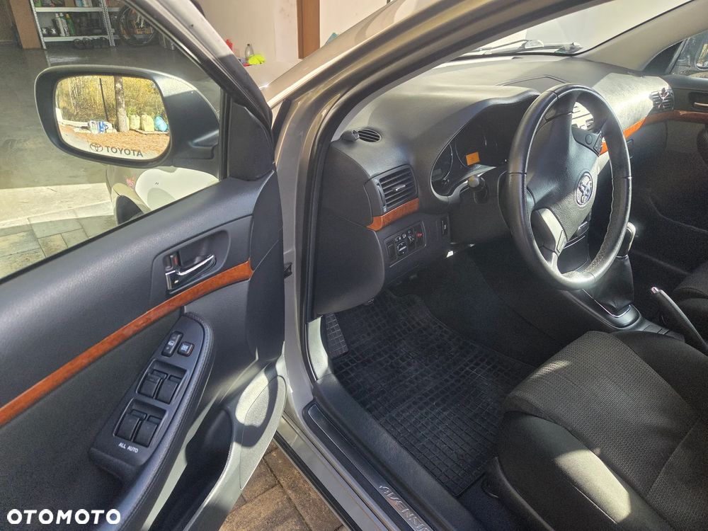 Toyota Avensis 1.8 VVT-i Sol - 9