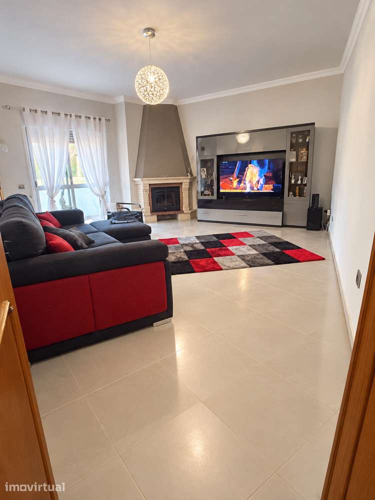 Apartamento T3 com varanda e garagem em Cacém - Grande imagem: 3/26