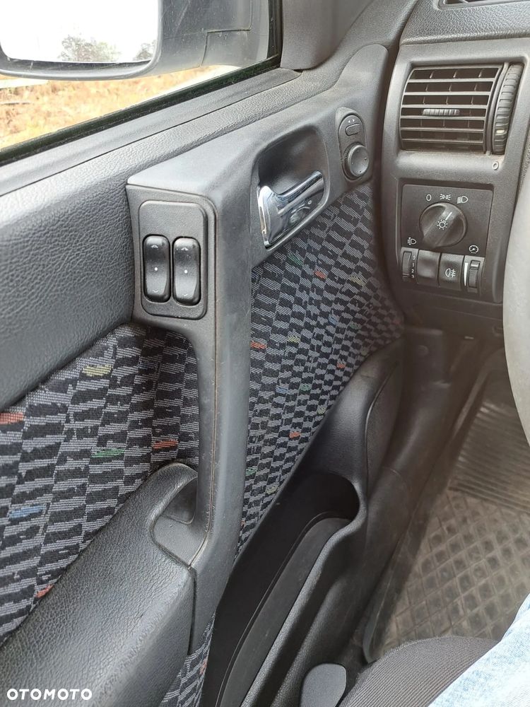 Opel Astra - 16