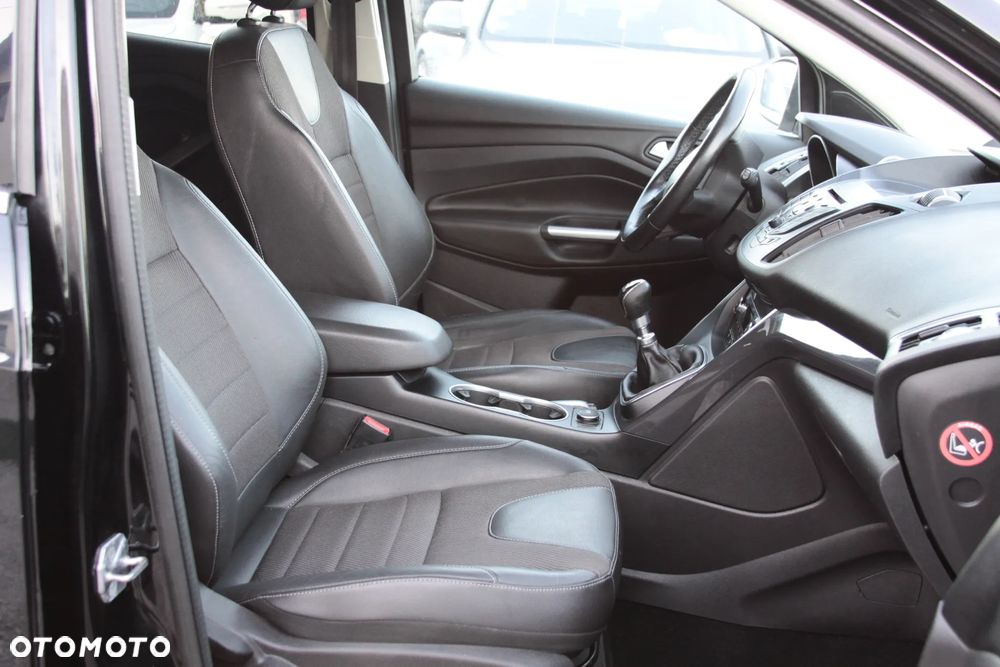 Ford Kuga 2.0 TDCi 2x4 Titanium - 17