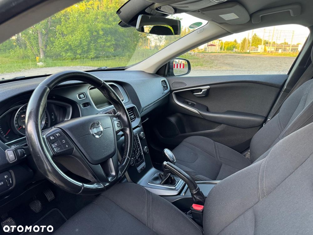Volvo V40 D2 Momentum - 39