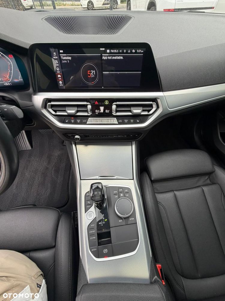 BMW Seria 3 330i Sport Line - 11