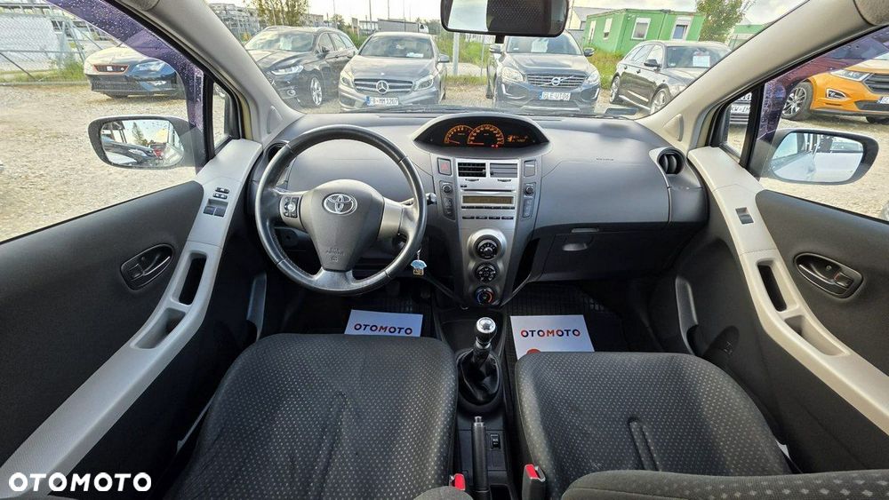 Toyota Yaris - 18