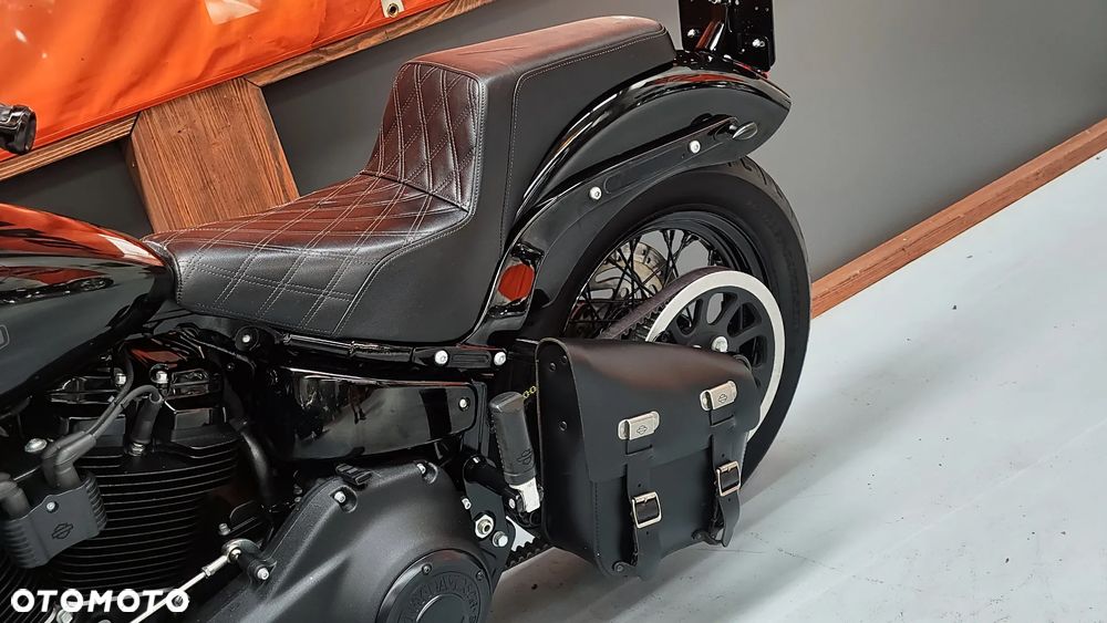 Harley-Davidson Softail Street Bob - 25