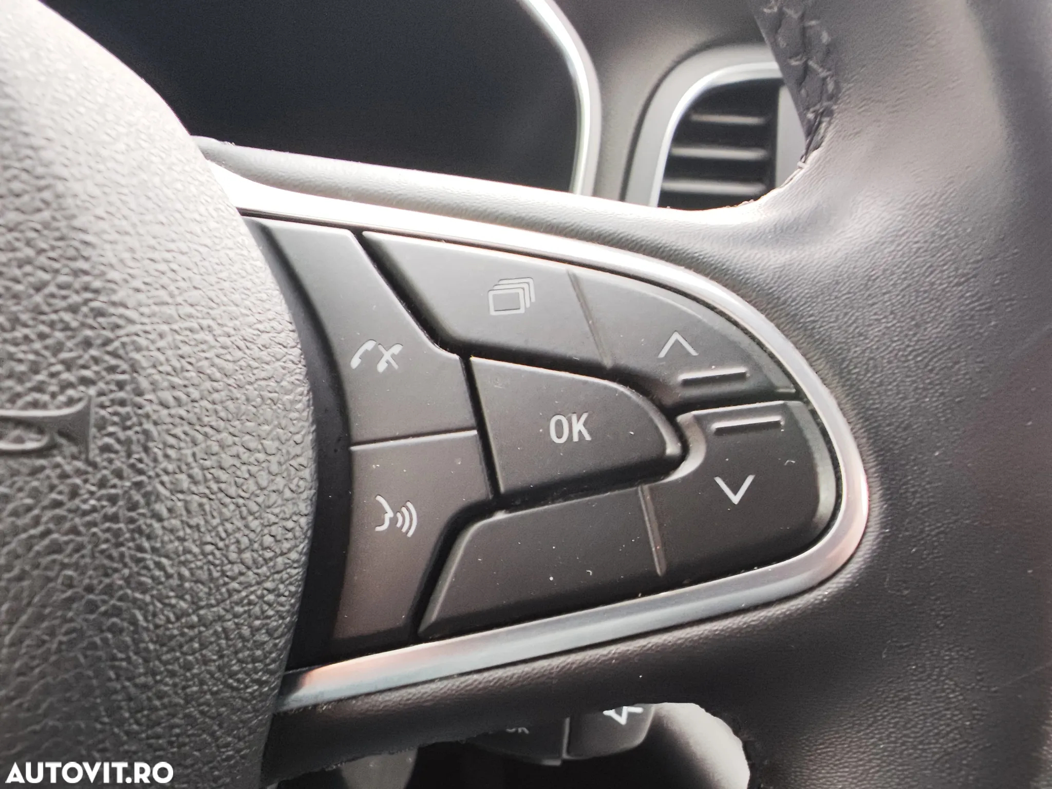 Renault Megane Grandtour E-TECH Plug-in 160 BUSINESS EDITION - 24