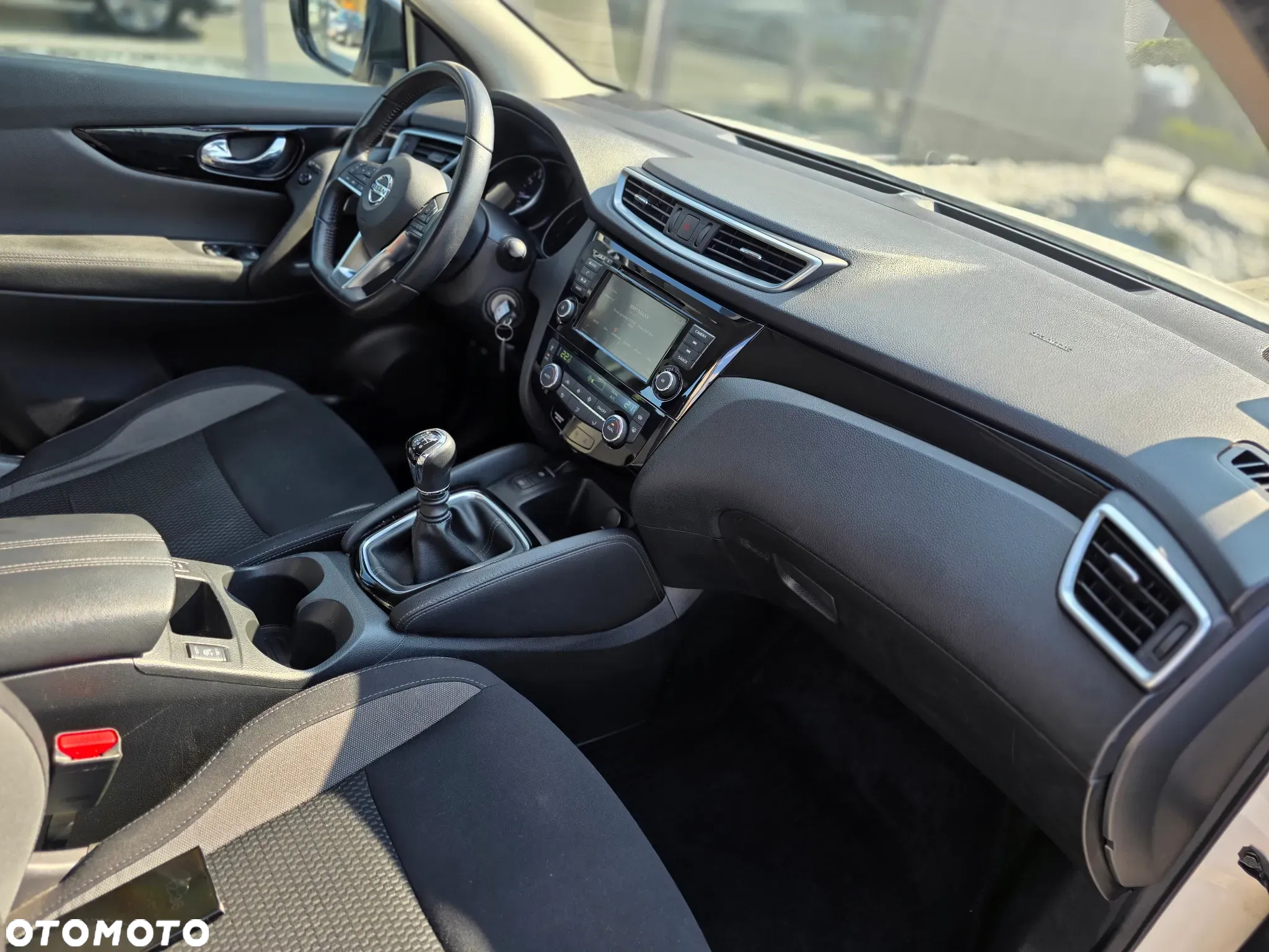 Nissan Qashqai 1.3 DIG-T N-Connecta - 28