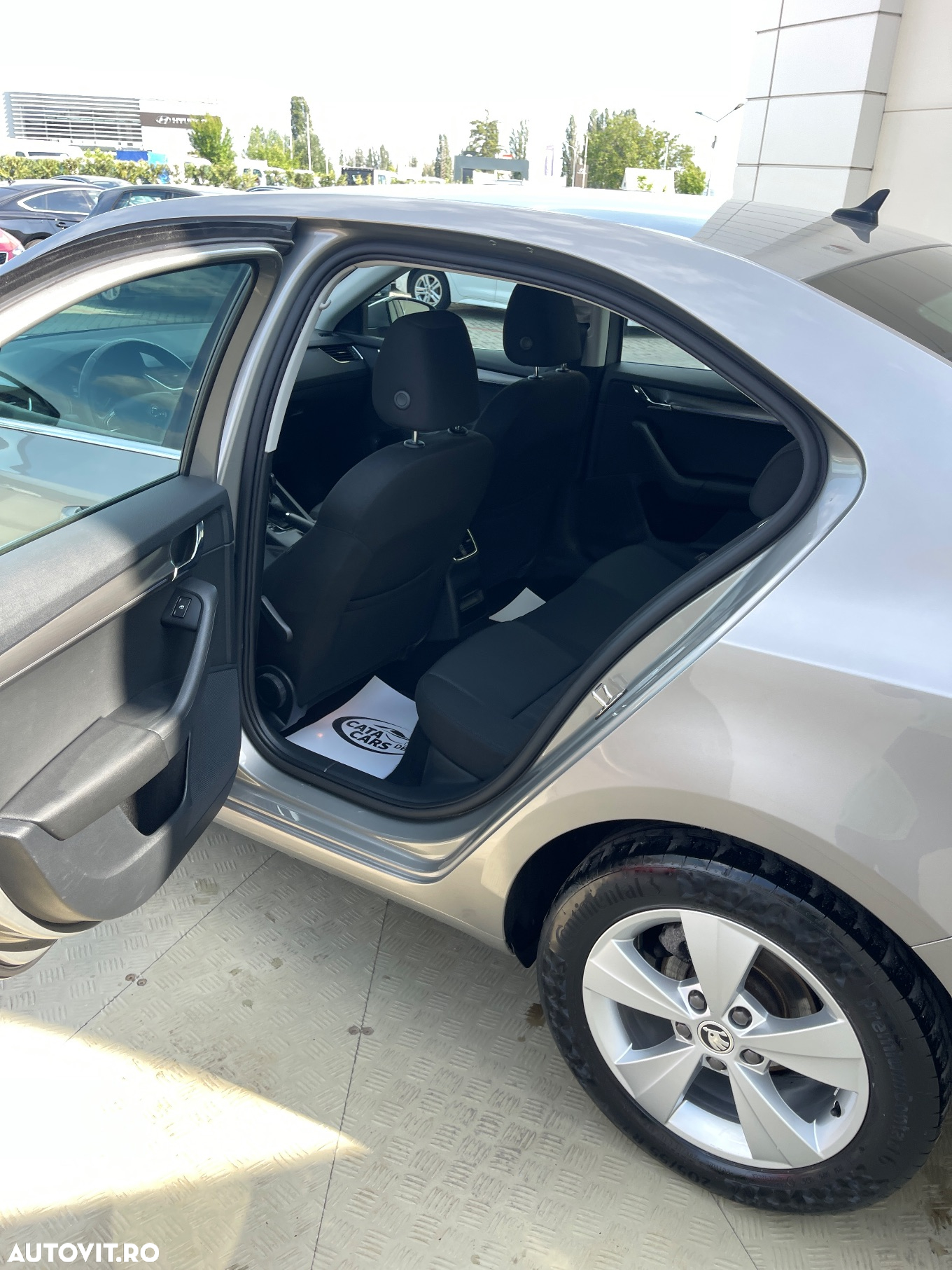 Skoda Octavia 1.6 TDI DSG Style - 25