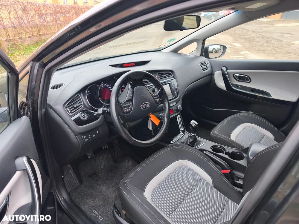 Kia Ceed 1.6 CRDi 128 ISG SW Platinum Edition - 7