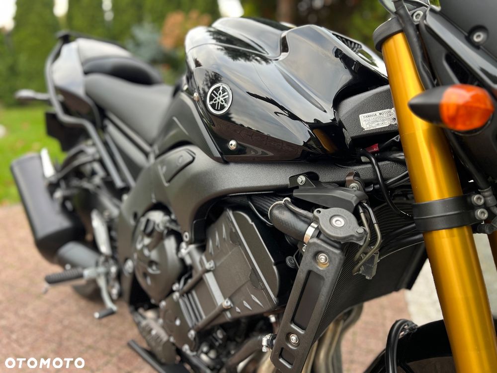 Yamaha FZ8 - 4