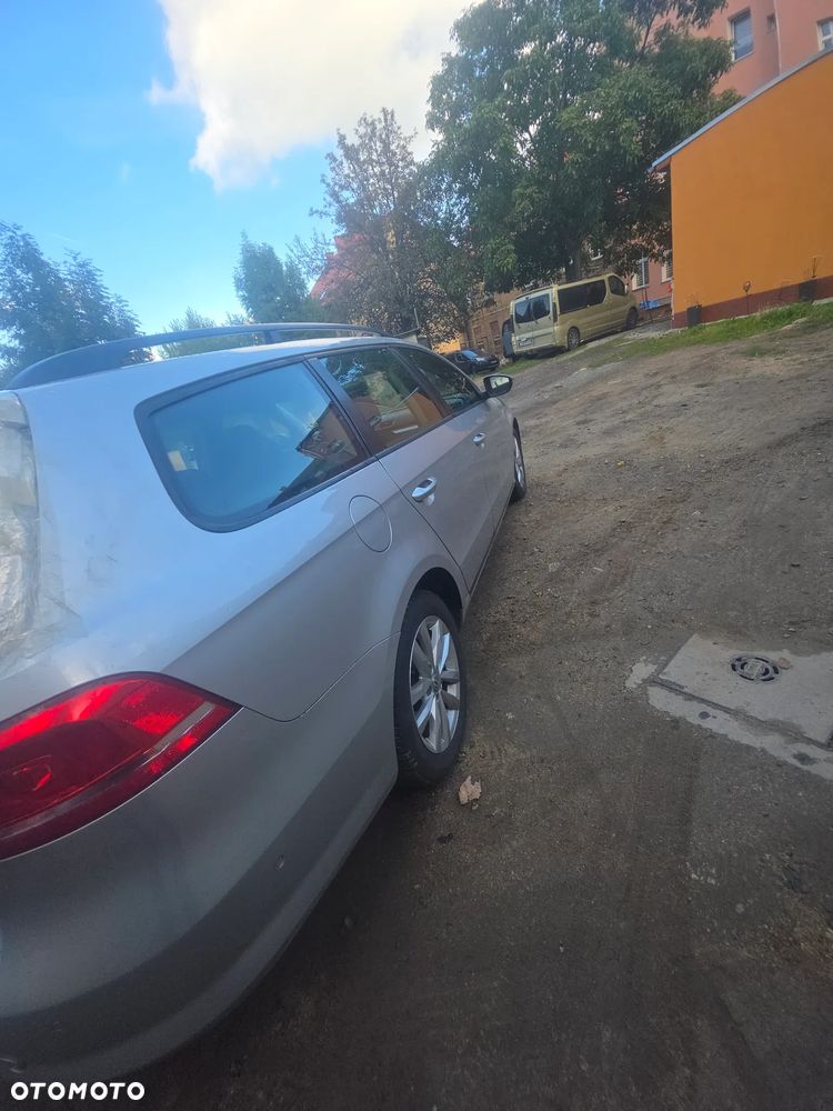 Volkswagen Passat 2.0 TDI DPF BlueMotion Technology Comfortline - 4
