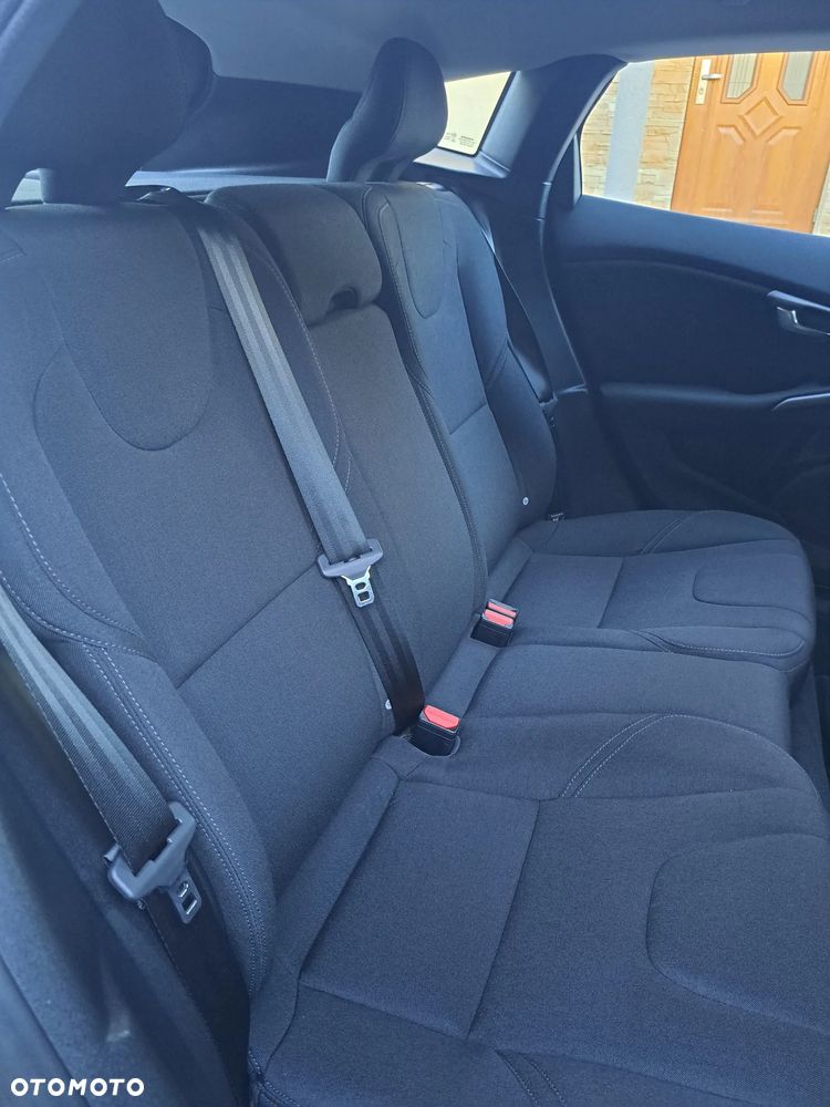 Volvo V40 D2 - 18