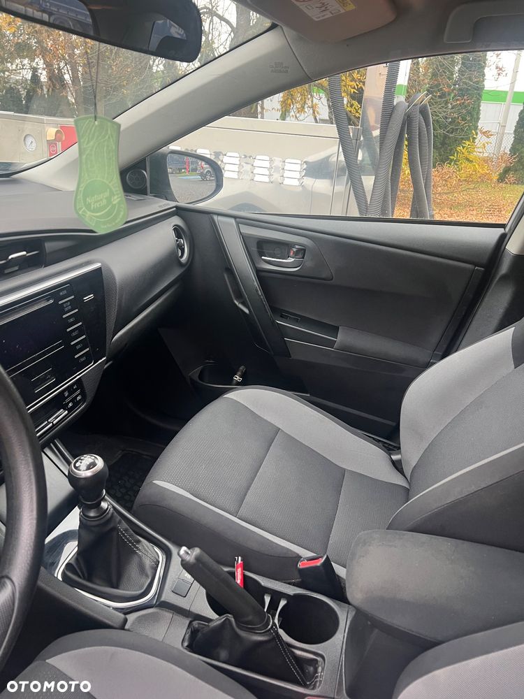 Toyota Auris - 15