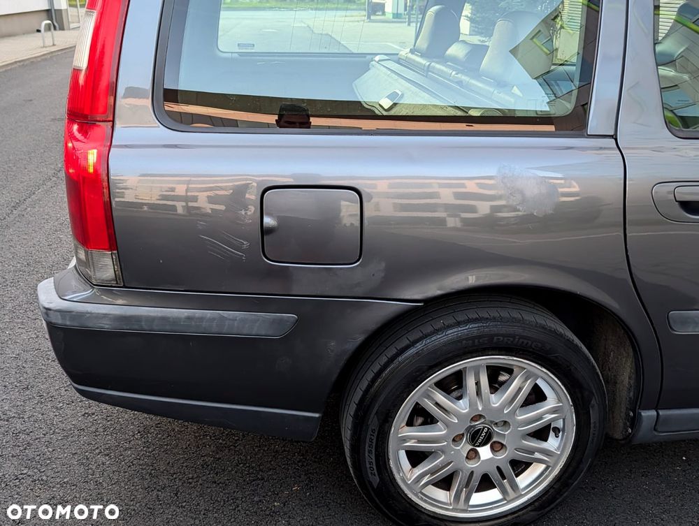 Volvo V70 2.4D5 Momentum - 5