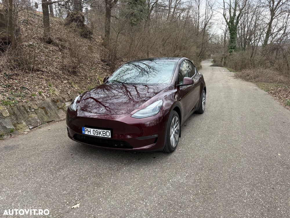 Tesla Model Y - 2