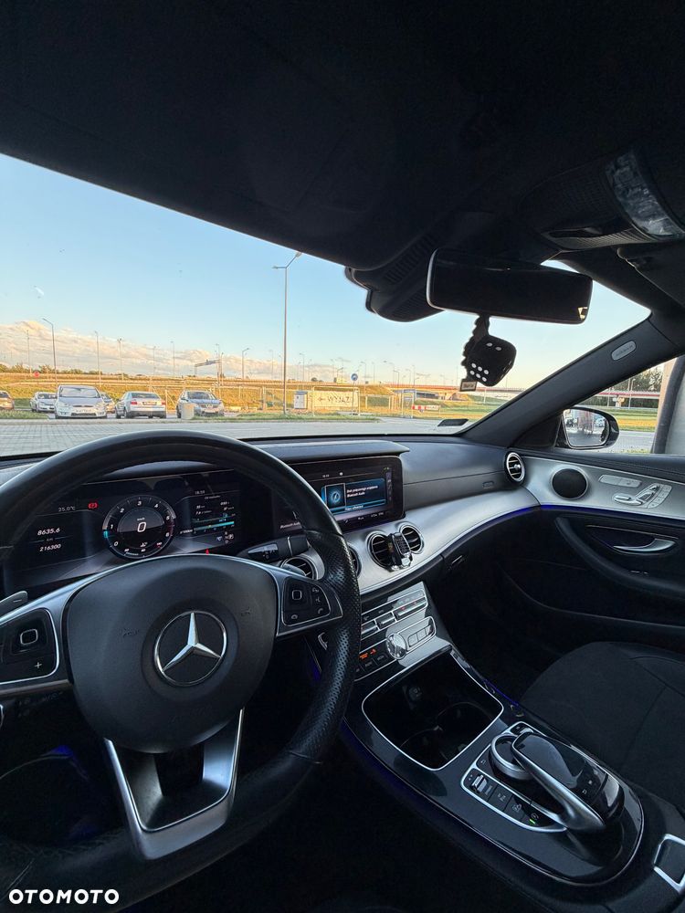 Mercedes-Benz Klasa E 220 d 4-Matic 9G-TRONIC - 11