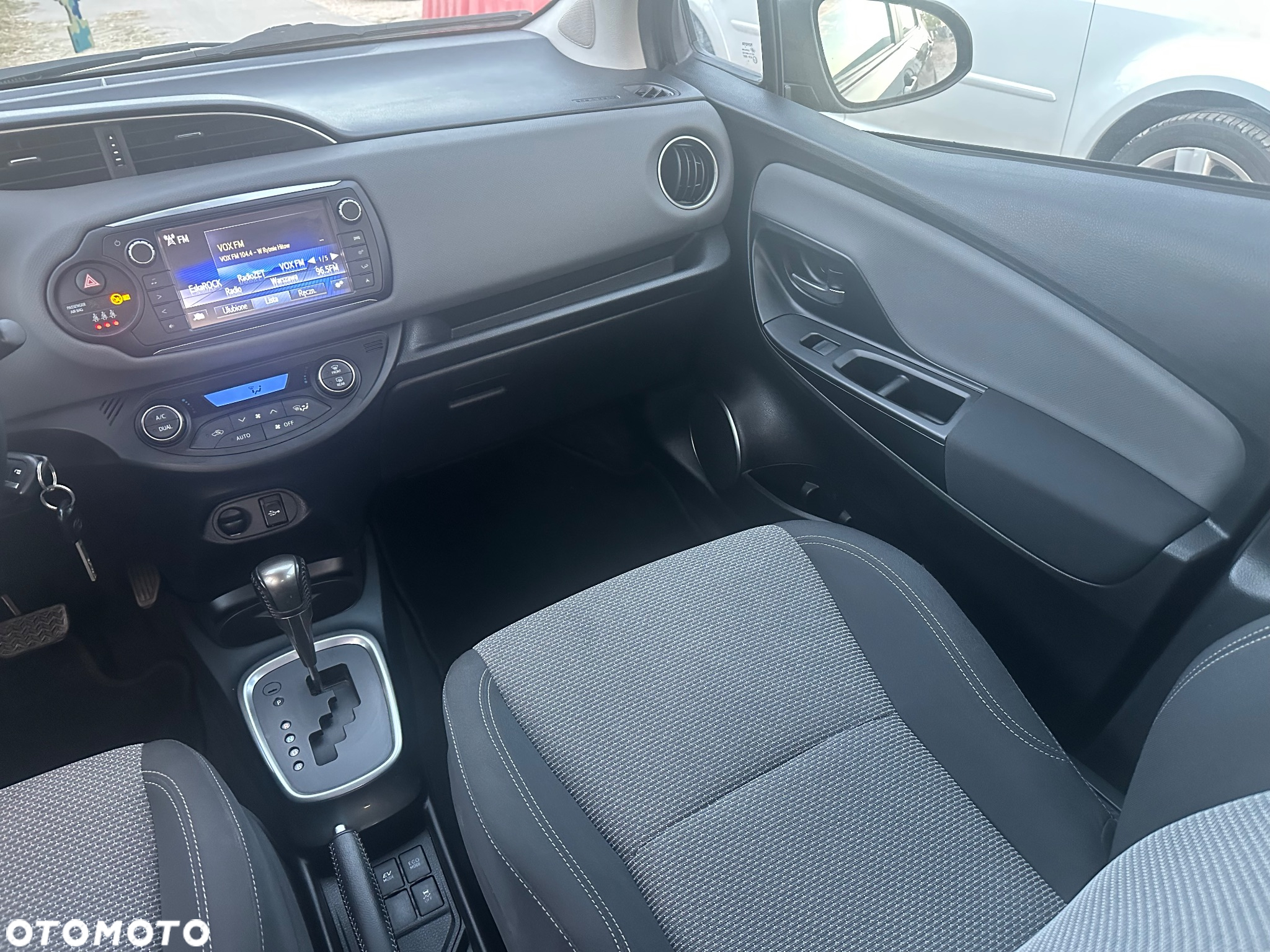 Toyota Yaris Hybrid 1.5 VVT-i - 26
