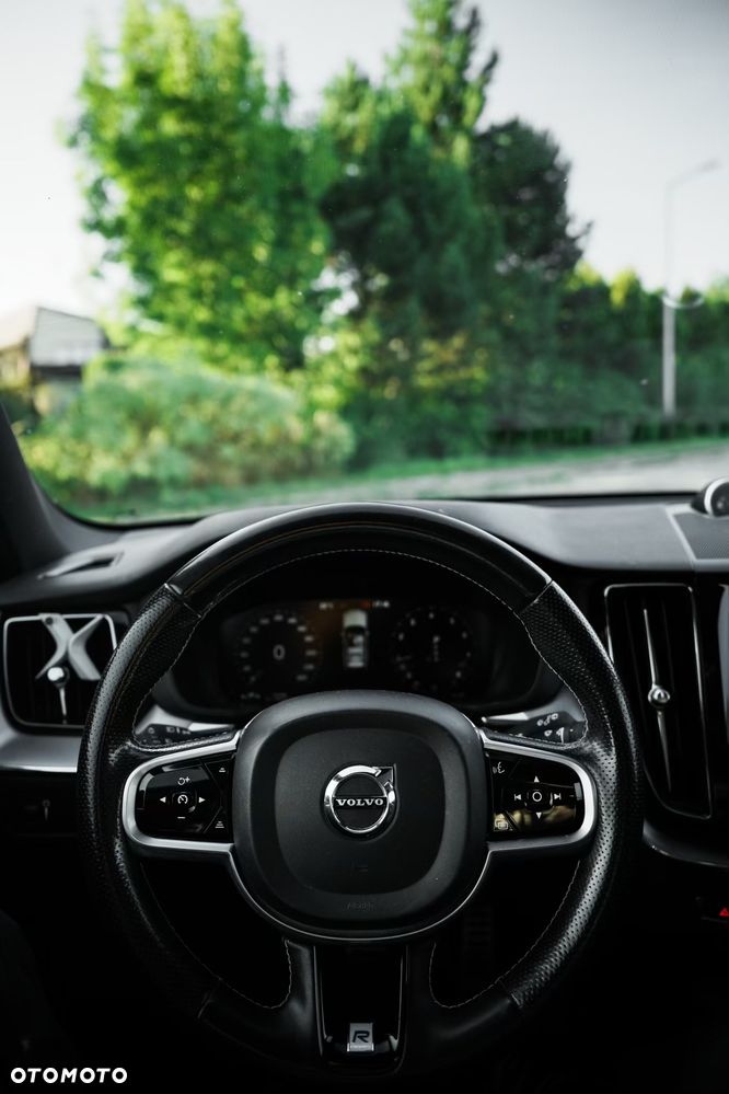 Volvo XC 60 T5 AWD R-Design - 11